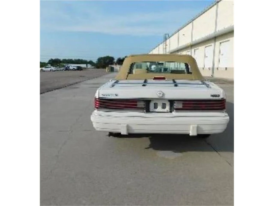 1986 Chrysler LeBaron - Image 6 of 7