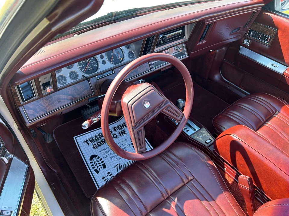 1986 Chrysler LeBaron - Image 17 of 24