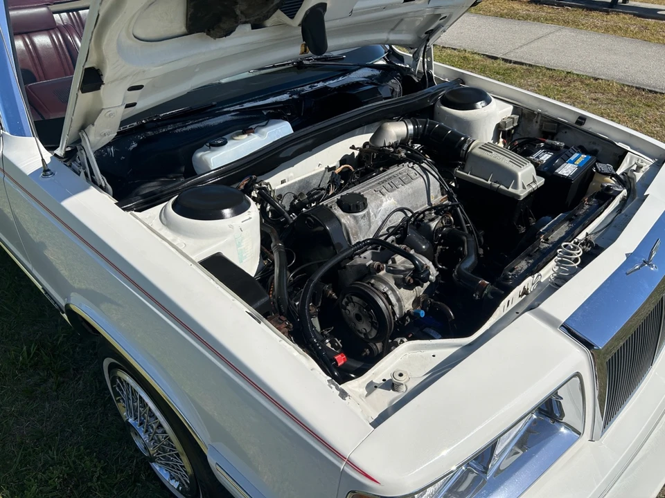 1986 Chrysler LeBaron - Image 8 of 24