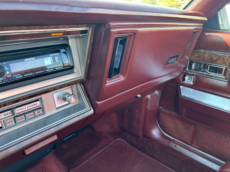 1986 Chrysler LeBaron - Image 22 of 24