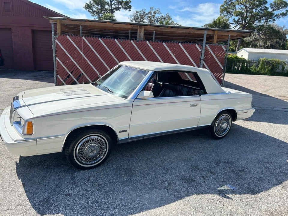 1986 Chrysler LeBaron - Image 23 of 24
