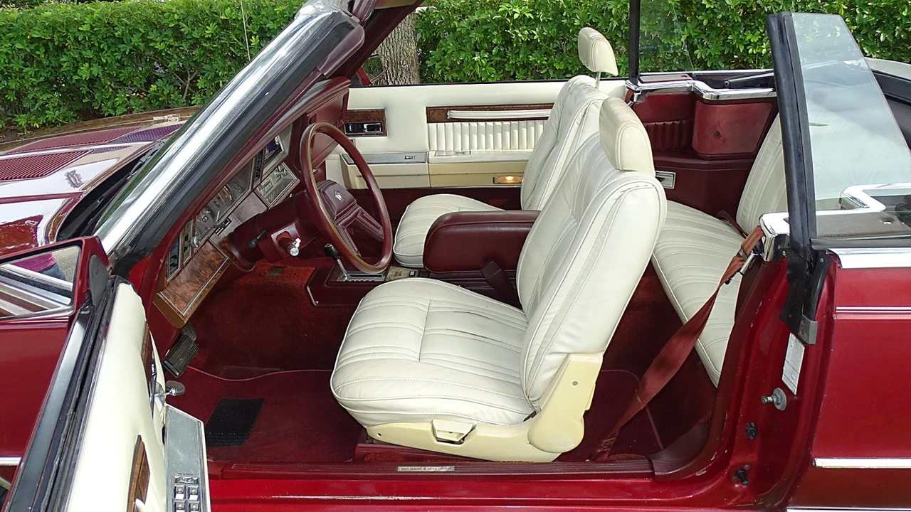 1986 Chrysler LeBaron - Image 17 of 24