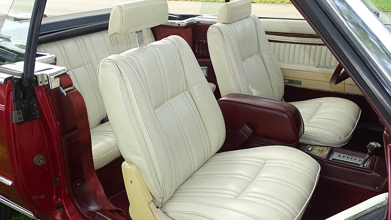 1986 Chrysler LeBaron - Image 20 of 24