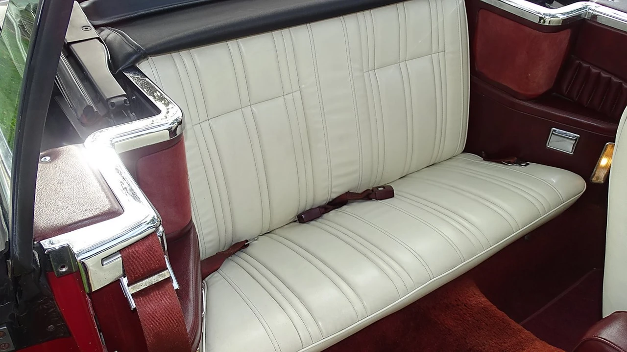 1986 Chrysler LeBaron - Image 22 of 24