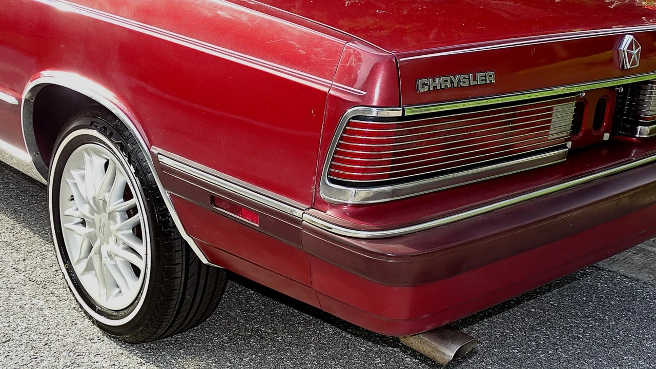 1986 Chrysler LeBaron - Image 11 of 24