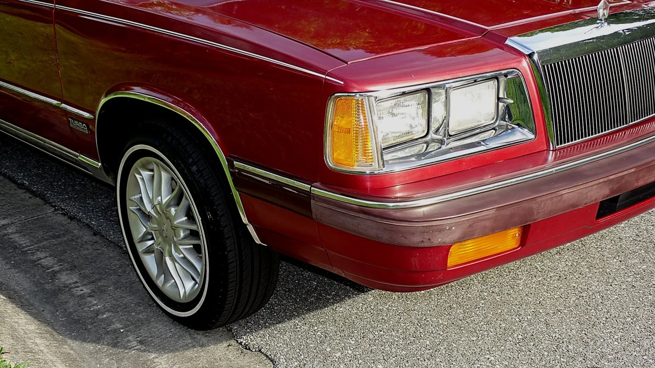 1986 Chrysler LeBaron - Image 13 of 24