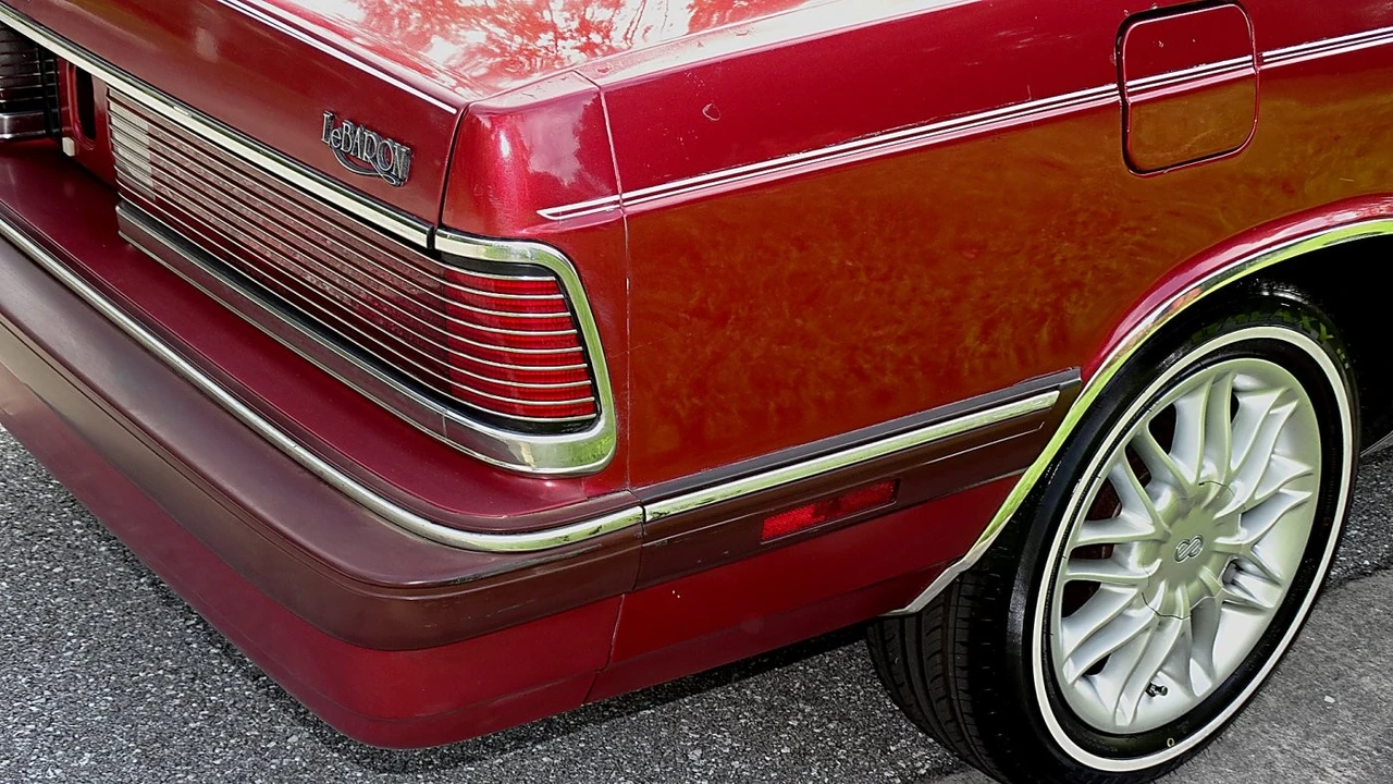 1986 Chrysler LeBaron - Image 10 of 24