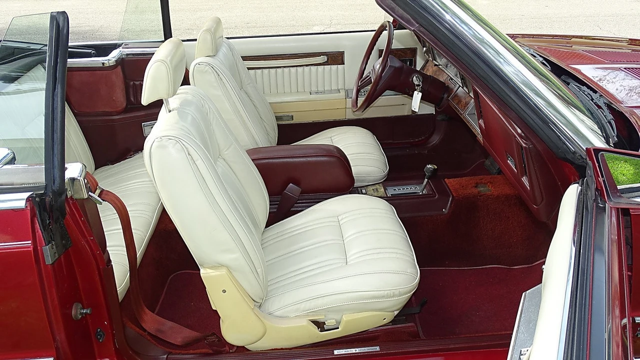 1986 Chrysler LeBaron - Image 19 of 24