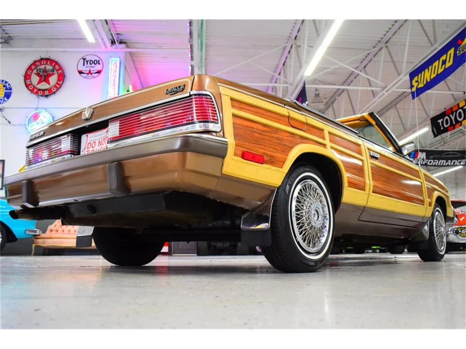 1986 Chrysler LeBaron - Image 11 of 31