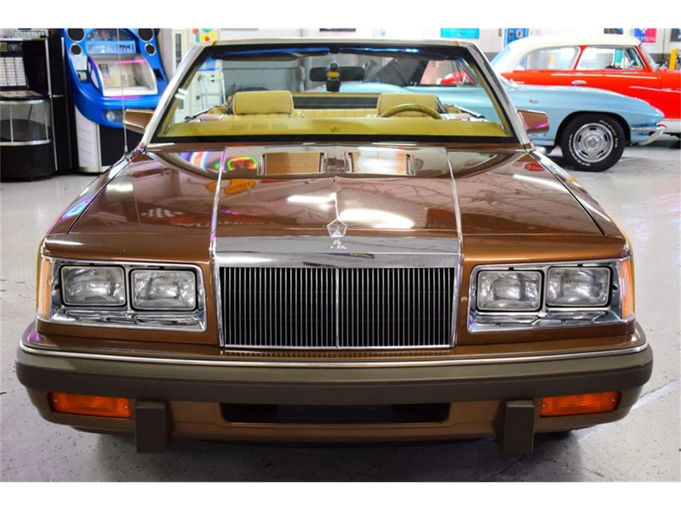1986 Chrysler LeBaron - Image 26 of 31