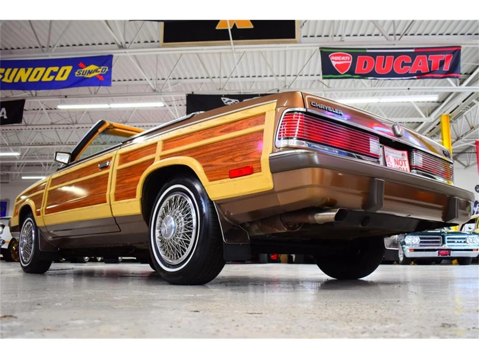 1986 Chrysler LeBaron - Image 17 of 31