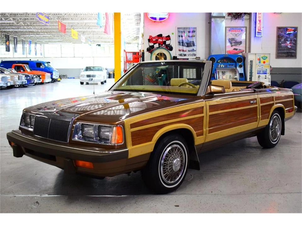 1986 Chrysler LeBaron - Image 23 of 31