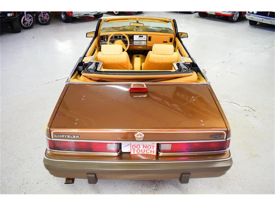 1986 Chrysler LeBaron - Image 13 of 31