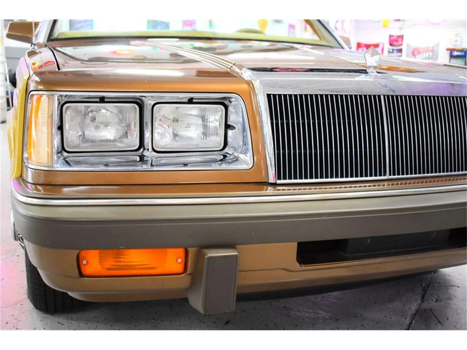 1986 Chrysler LeBaron - Image 29 of 31