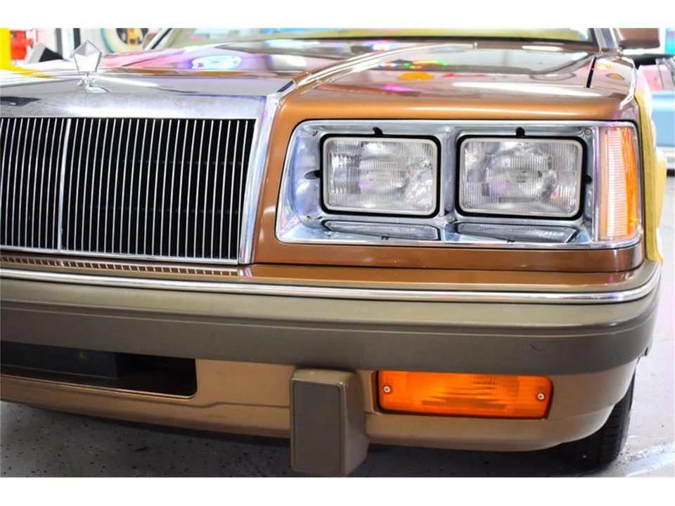 1986 Chrysler LeBaron - Image 30 of 31