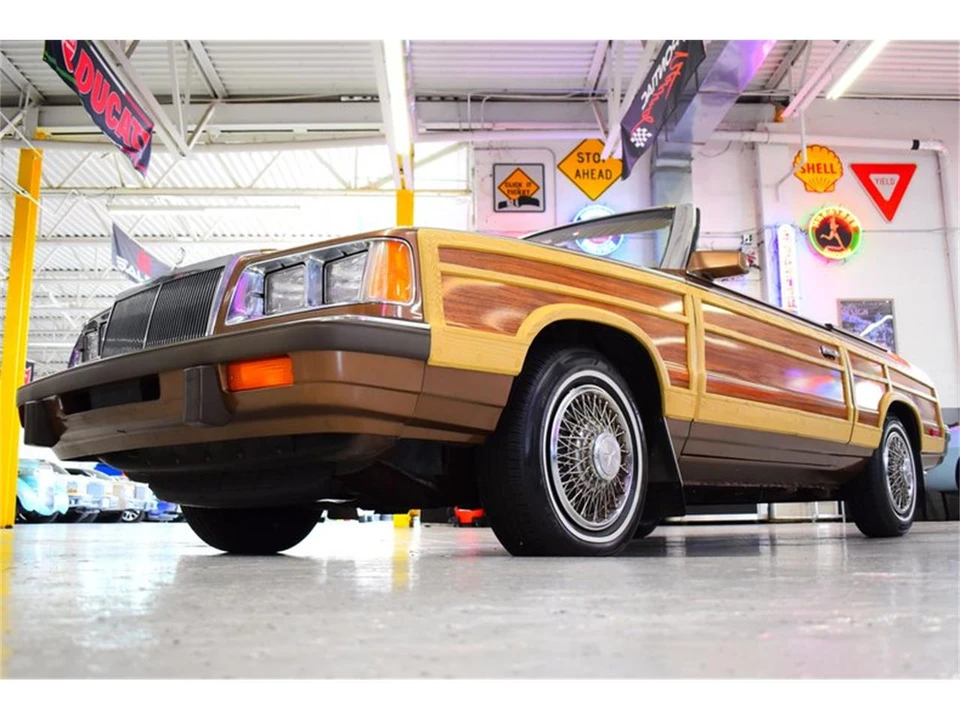 1986 Chrysler LeBaron - Image 25 of 31