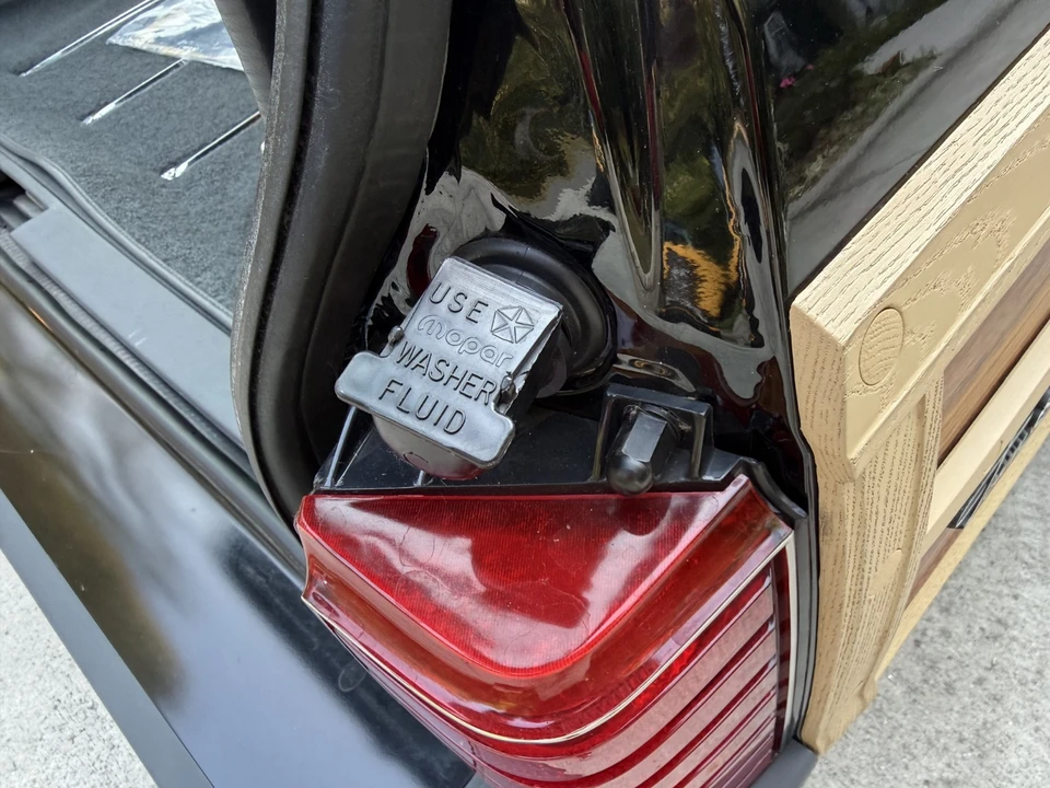 1986 Chrysler LeBaron - Image 30 of 31