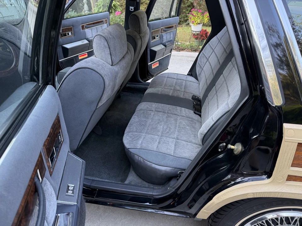 1986 Chrysler LeBaron - Image 26 of 31