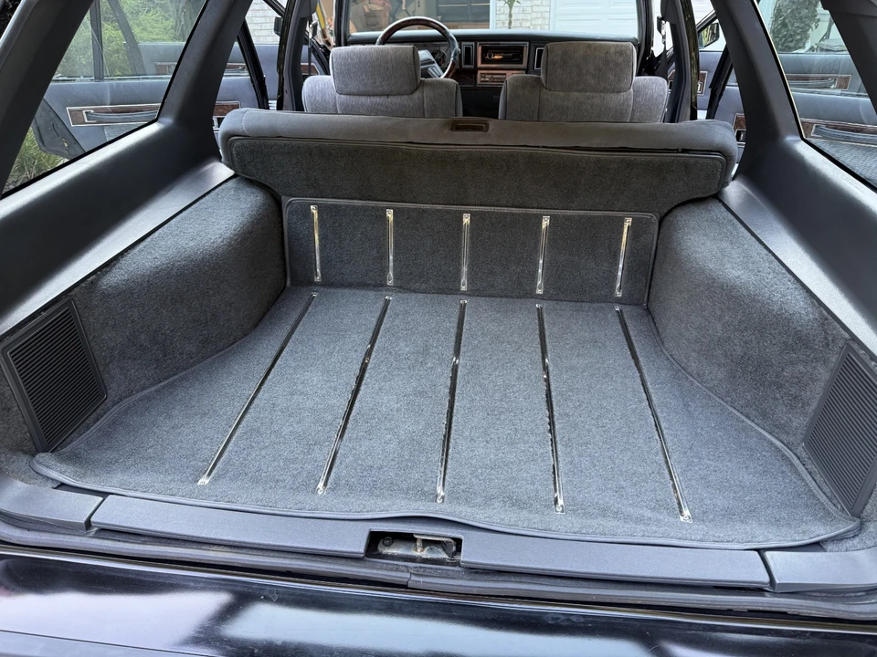 1986 Chrysler LeBaron - Image 28 of 31