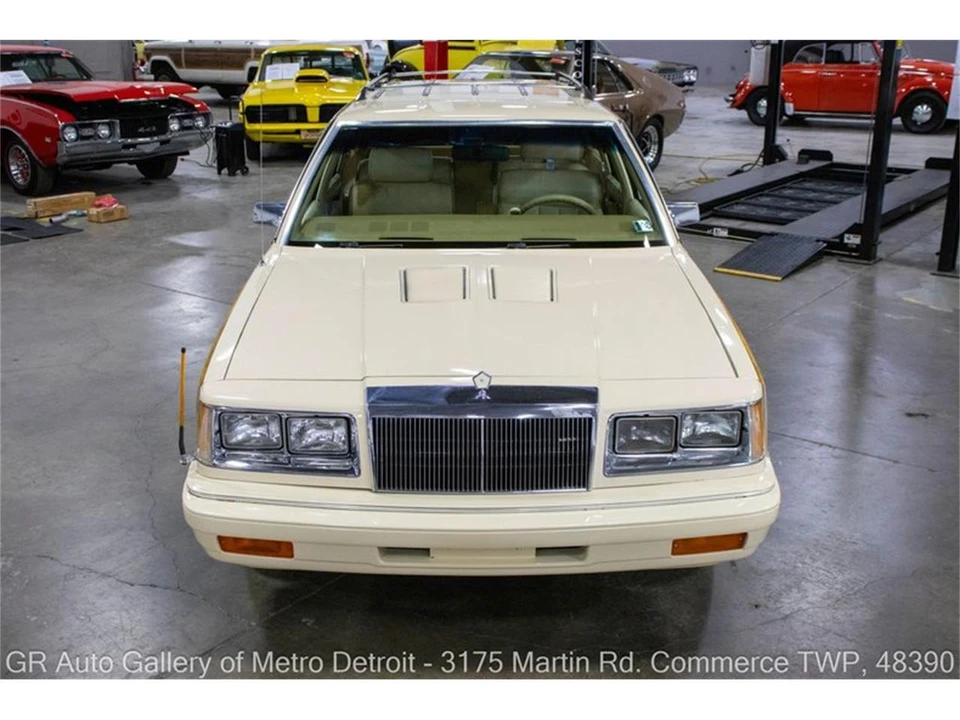 1986 Chrysler LeBaron - Image 11 of 31