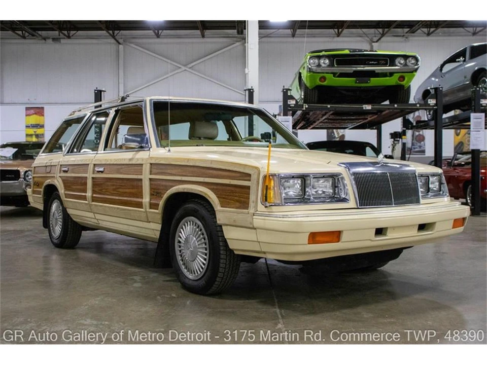 1986 Chrysler LeBaron - Image 10 of 31
