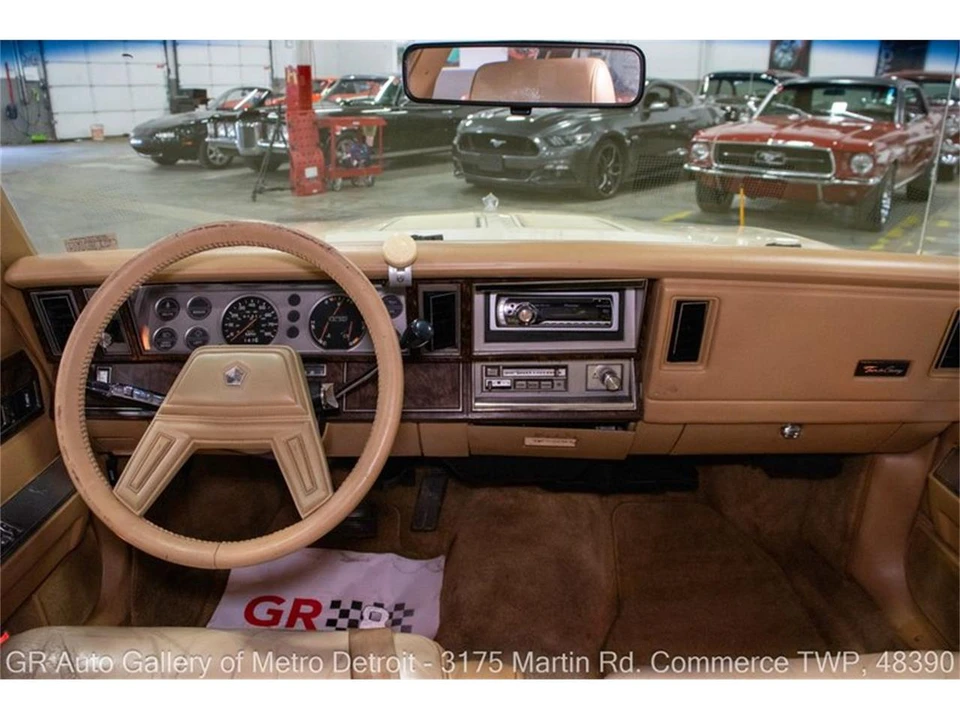 1986 Chrysler LeBaron - Image 16 of 31