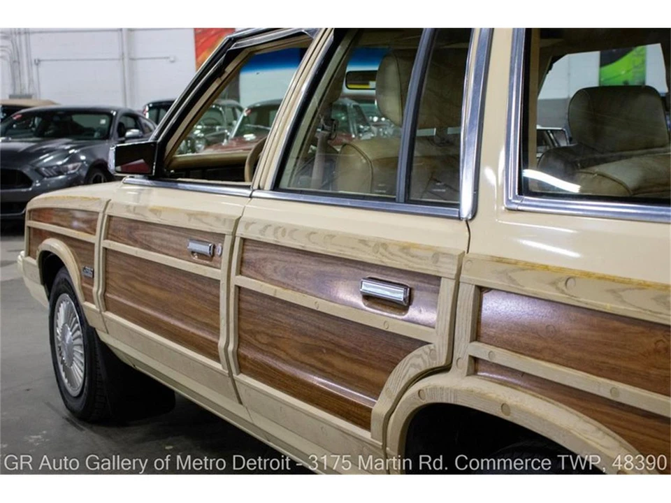 1986 Chrysler LeBaron - Image 22 of 31