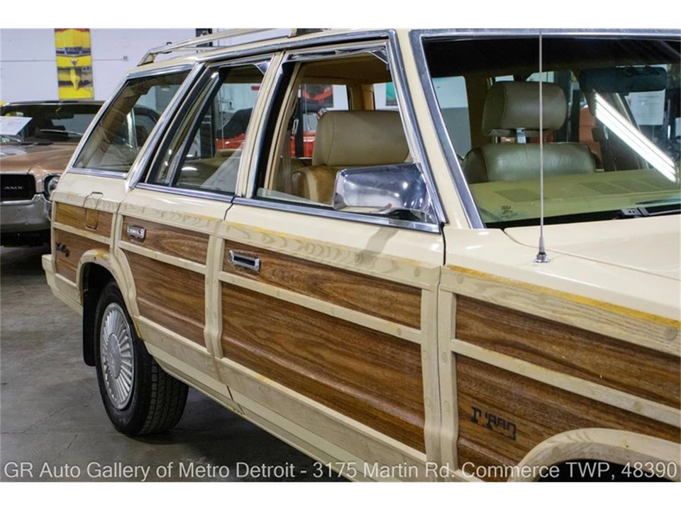 1986 Chrysler LeBaron - Image 24 of 31