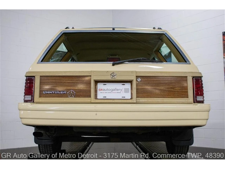 1986 Chrysler LeBaron - Image 20 of 31