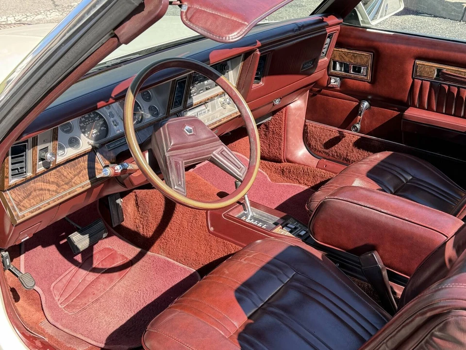 1986 Chrysler LeBaron - Image 19 of 21