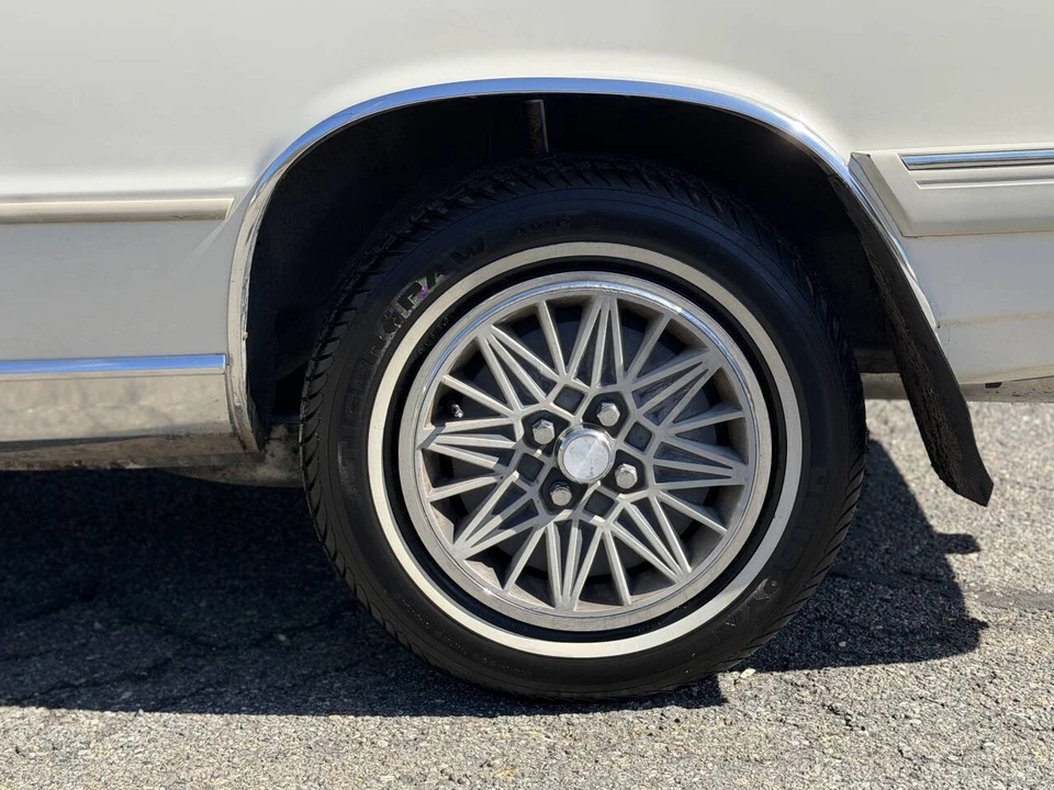 1986 Chrysler LeBaron - Image 14 of 21