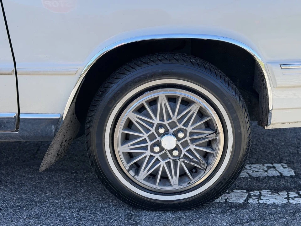 1986 Chrysler LeBaron - Image 16 of 21