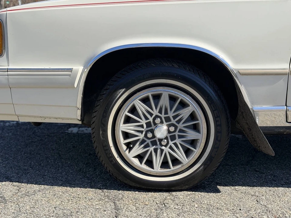 1986 Chrysler LeBaron - Image 13 of 21