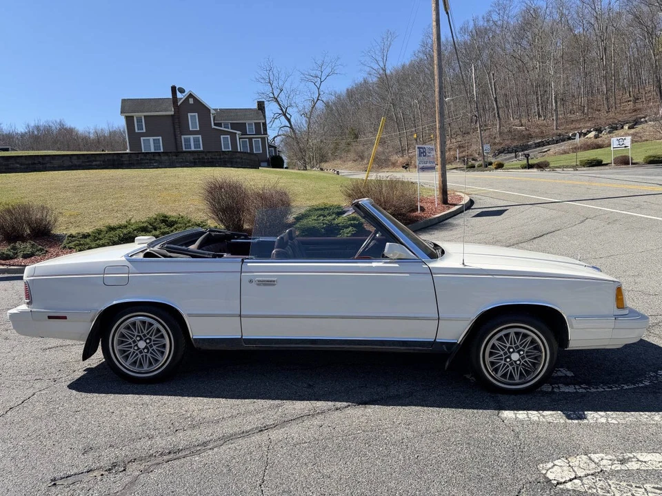 1986 Chrysler LeBaron - Image 10 of 21