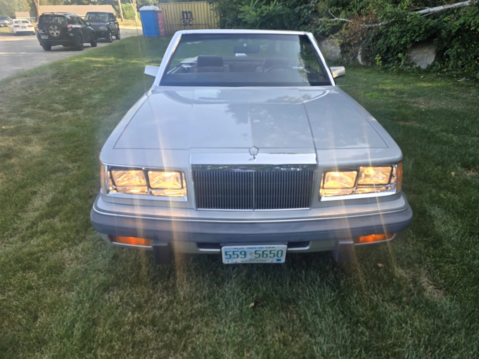 1986 Chrysler LeBaron - Image 27 of 31