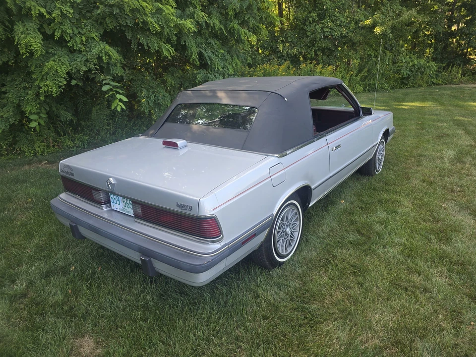 1986 Chrysler LeBaron - Image 23 of 31