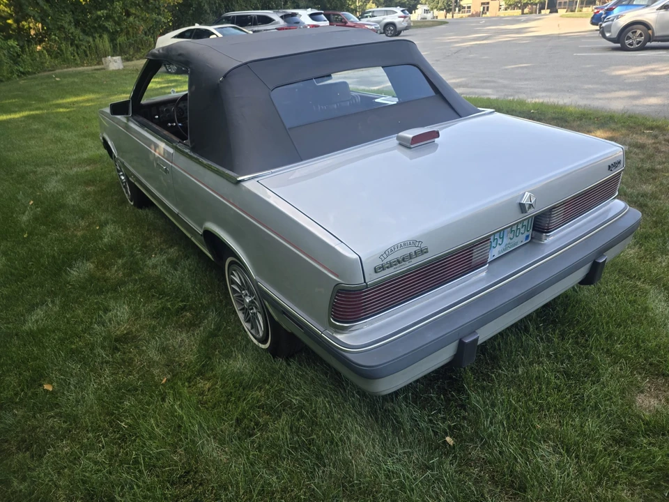 1986 Chrysler LeBaron - Image 24 of 31
