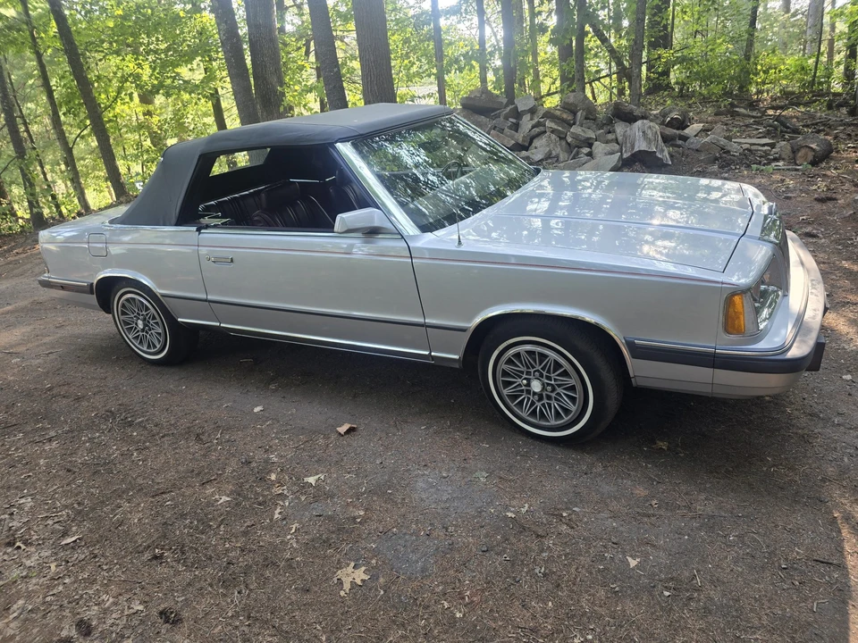 1986 Chrysler LeBaron - Image 20 of 31