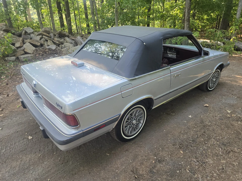 1986 Chrysler LeBaron - Image 22 of 31