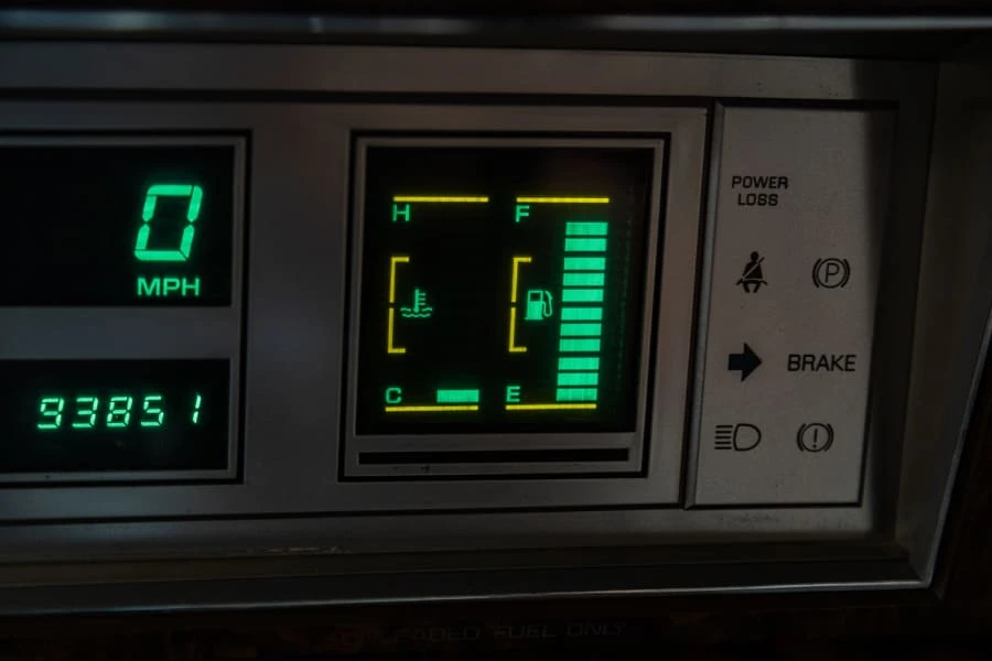 1986 Chrysler LeBaron - Image 17 of 31