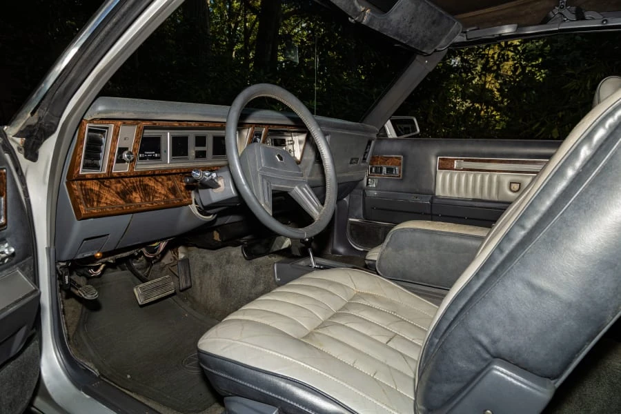 1986 Chrysler LeBaron - Image 16 of 31