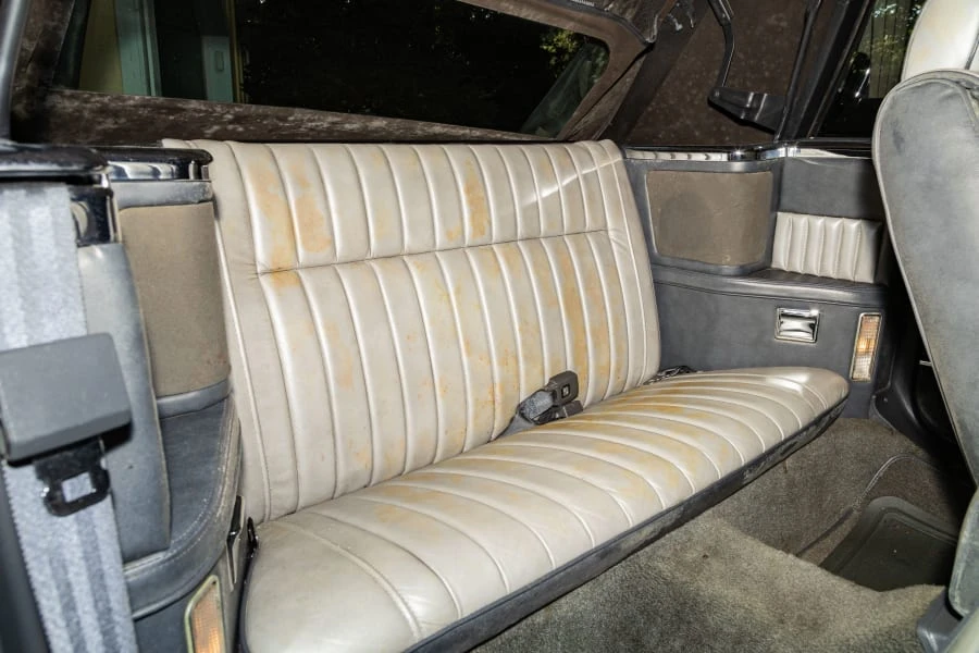 1986 Chrysler LeBaron - Image 27 of 31