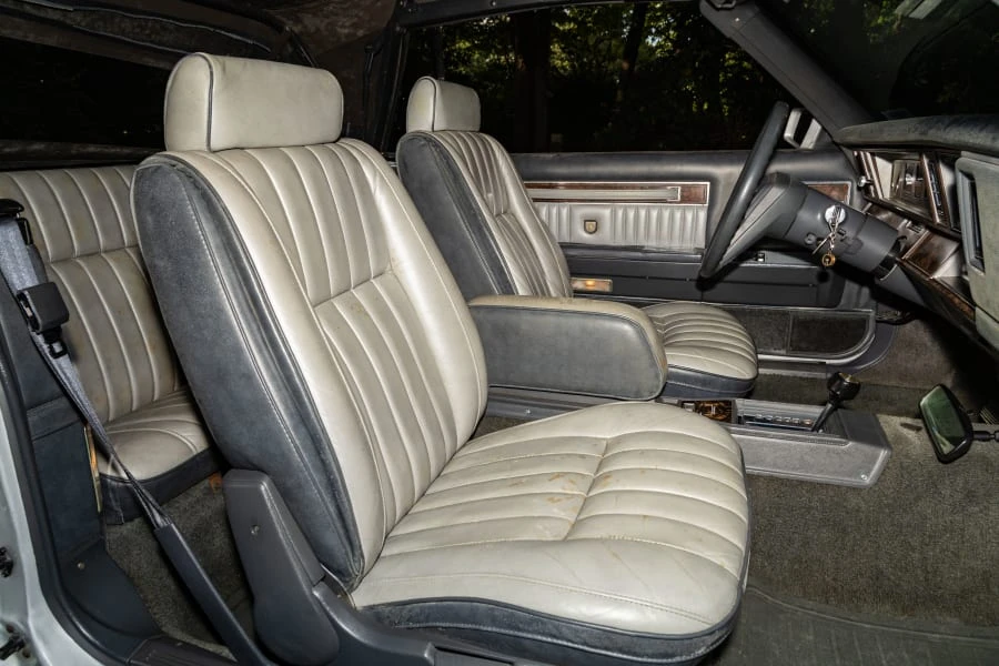 1986 Chrysler LeBaron - Image 28 of 31