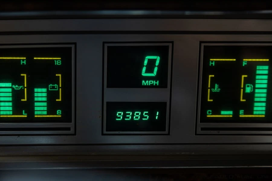 1986 Chrysler LeBaron - Image 20 of 31