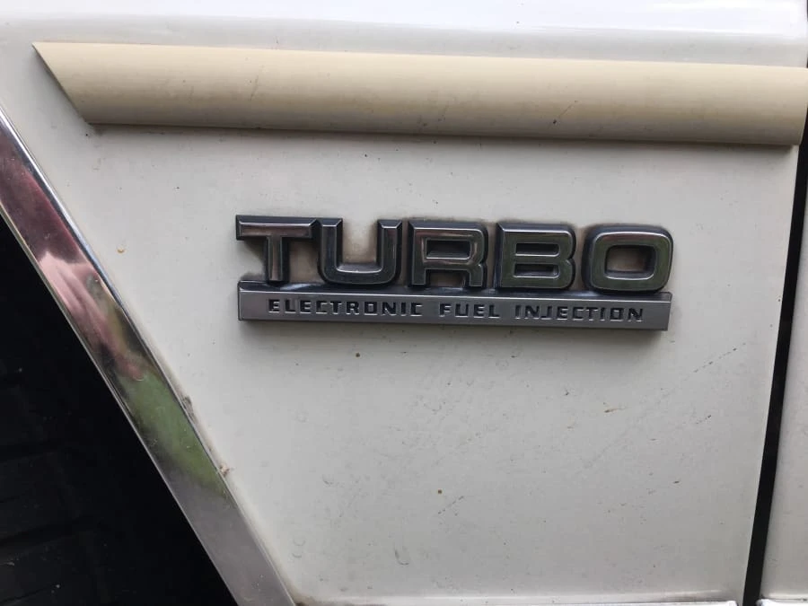 1986 Chrysler LeBaron - Image 9 of 11