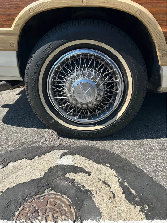 1986 Chrysler LeBaron - Image 13 of 14