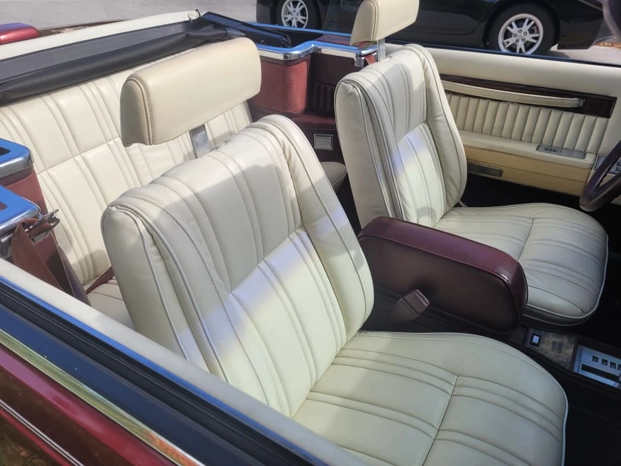 1986 Chrysler LeBaron - Image 15 of 15