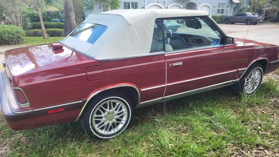1986 Chrysler LeBaron - Image 10 of 15
