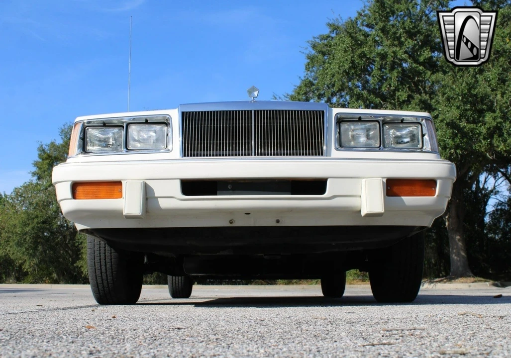 1986 Chrysler LeBaron - Image 11 of 12