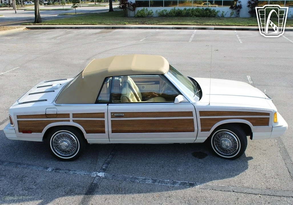 1986 Chrysler LeBaron - Image 17 of 21